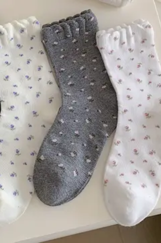 Scalloped Floral Socks